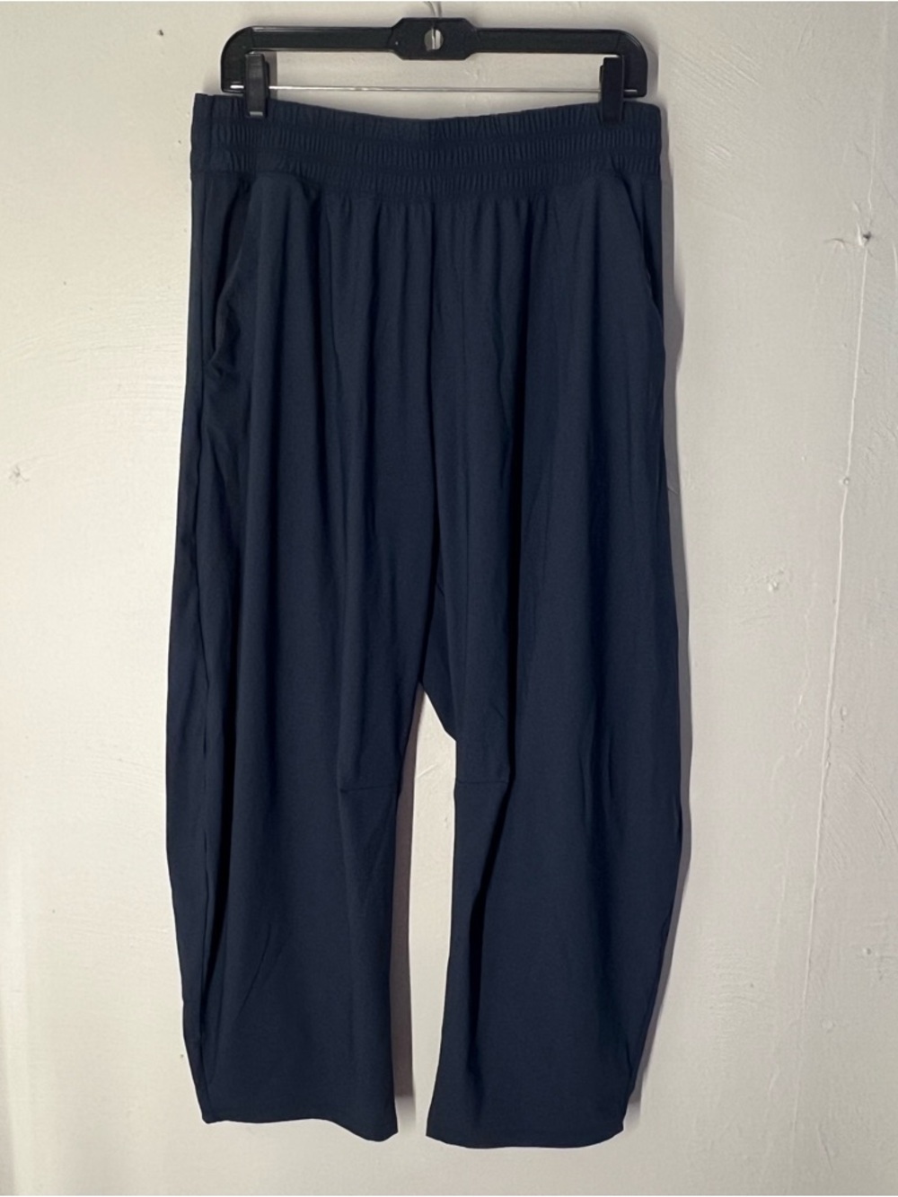 Old Navy Dusk Navy High-Waisted SleekTech Barrel Ankle Pants Size Large - Picture 2 of 5